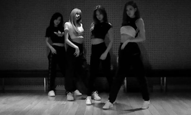  블랙핑크 3억뷰 '뚜두뚜두 안무영상' 수익금은?