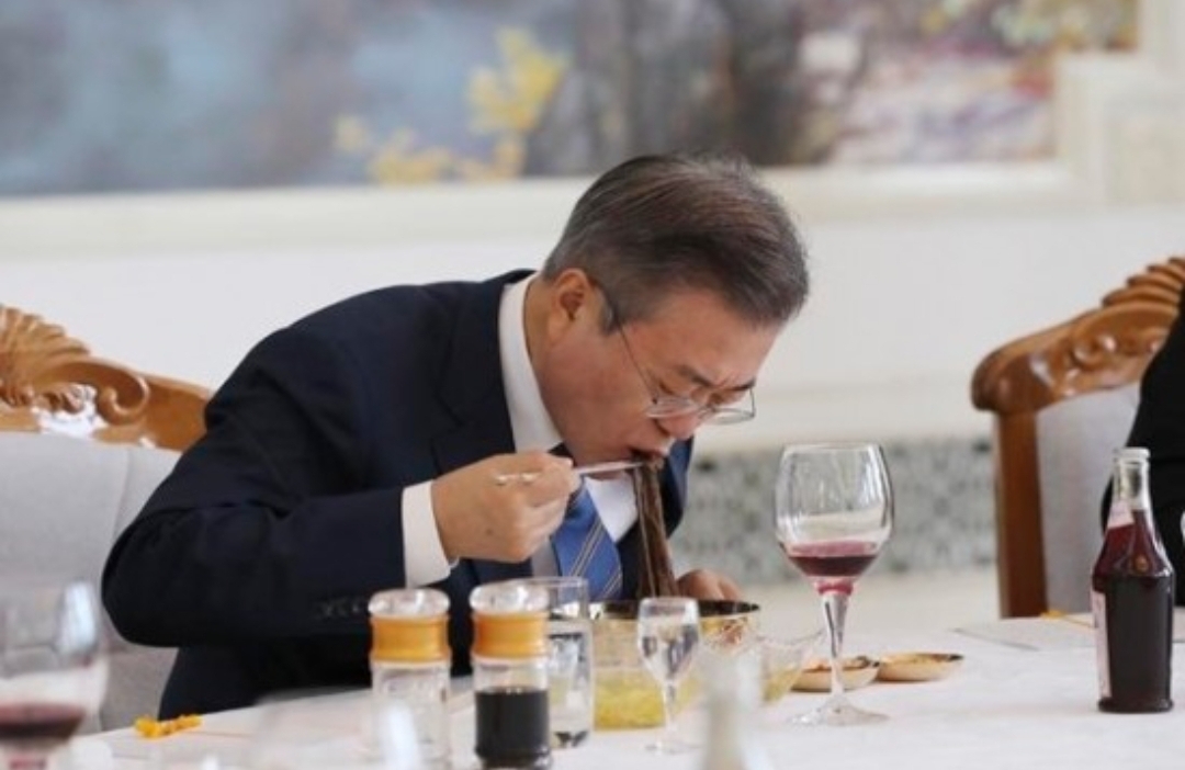 국수 처먹을 땐 요사 떨더니 옥류관 주방장 비난 발언