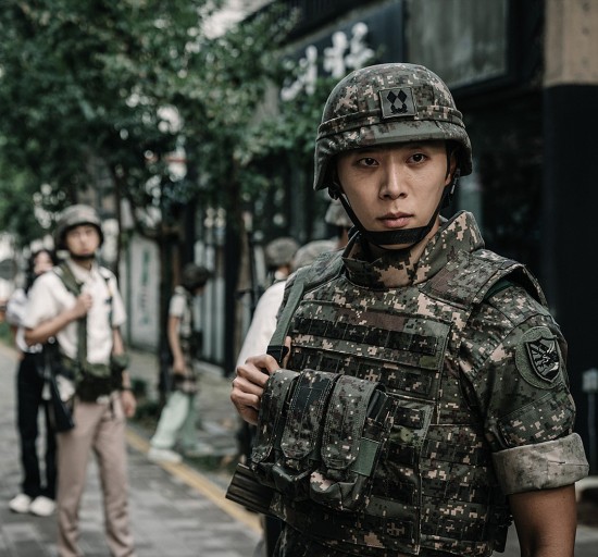 방과 후 전쟁활동 신현수 사진