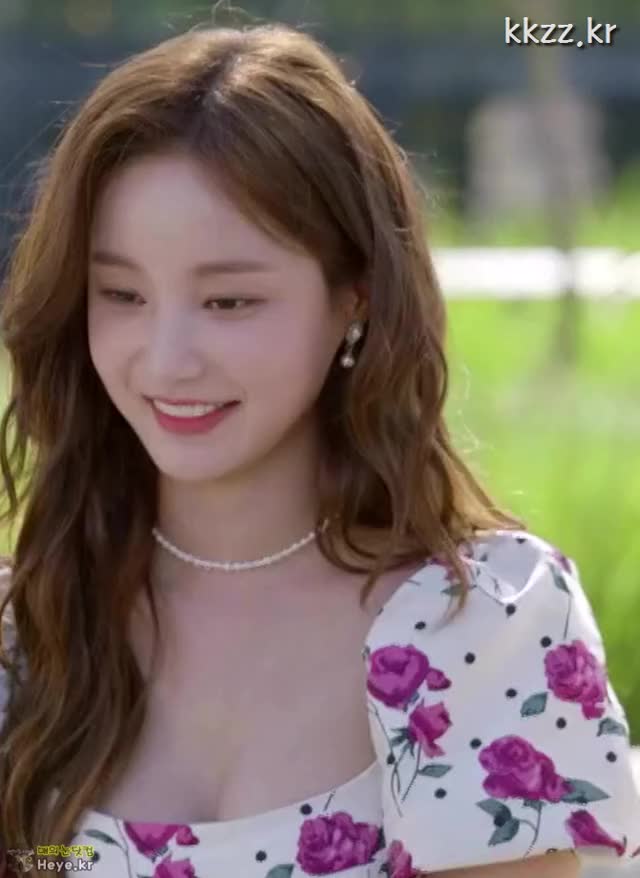  꽃 드레스 연우(이다빈)