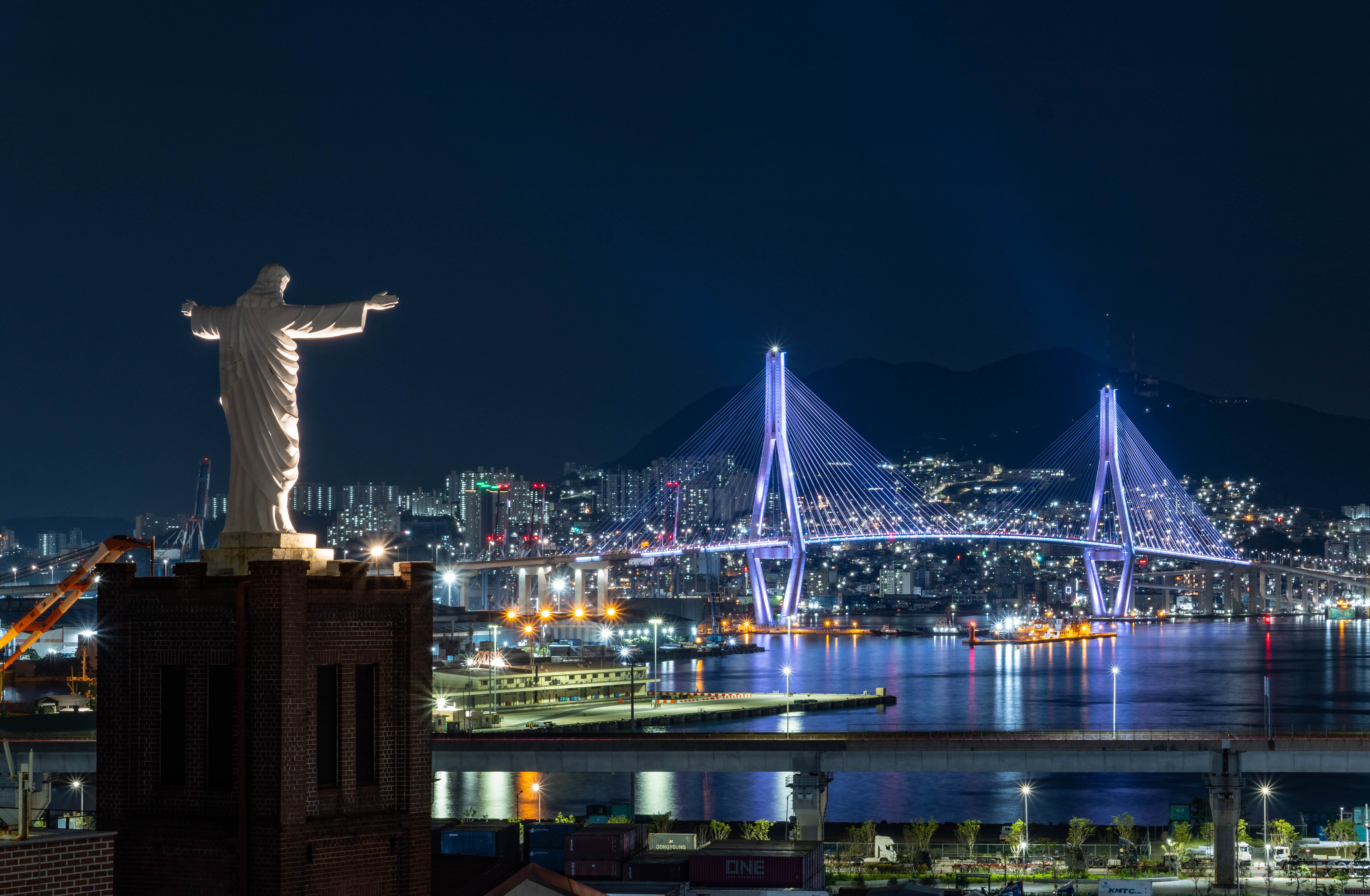 부산 우암동 도시숲 동항성당