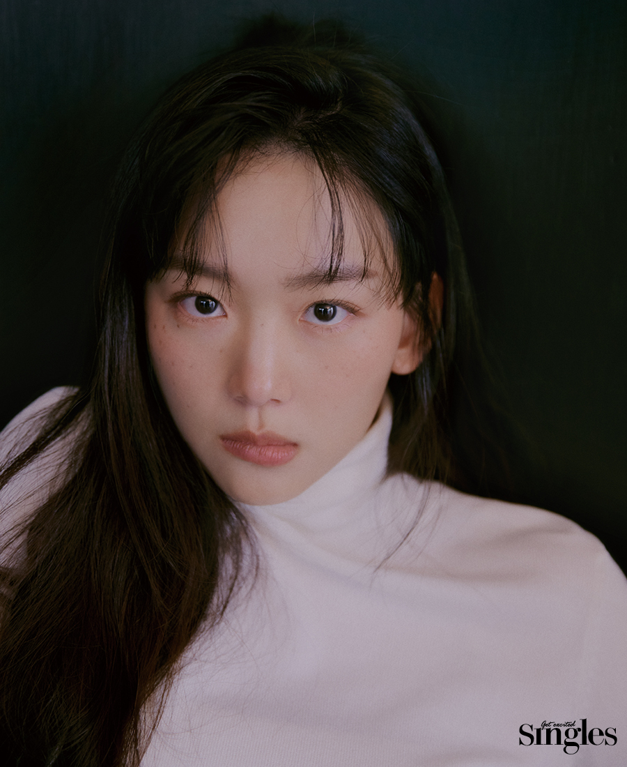  진기주 싱글즈 2023년 1월호 화보