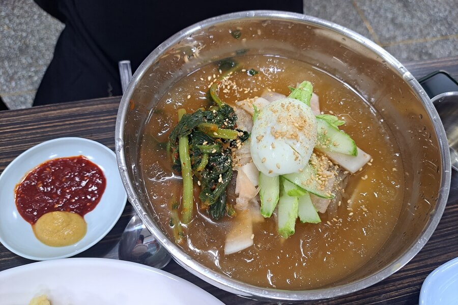 물냉면