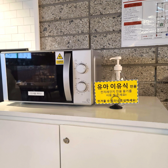 제주 신화월드 셀렉더테이블-전자레인지
