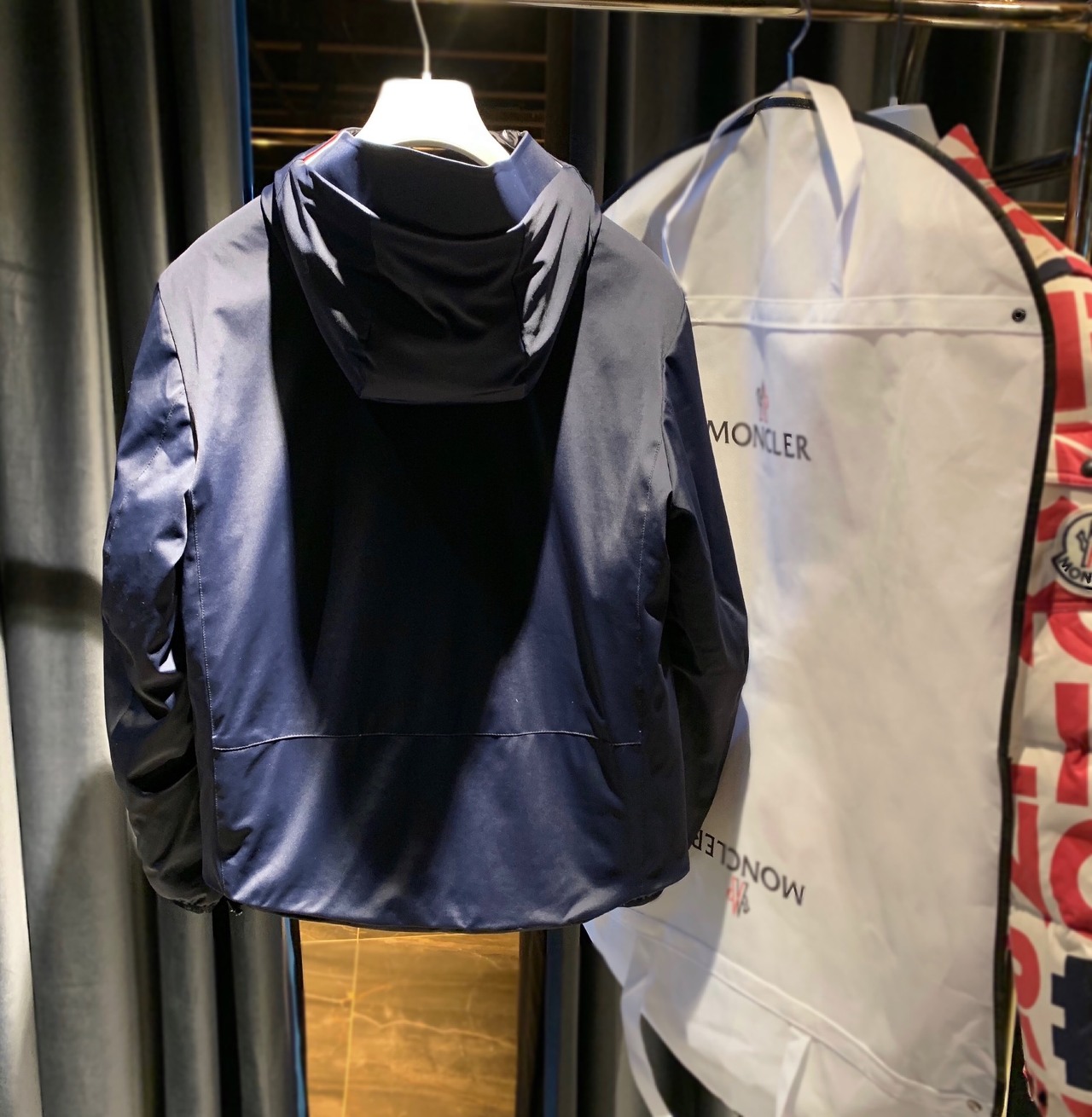  [MONCLER] 몽클레어 비즈니스 라인 다운 패딩 자켓