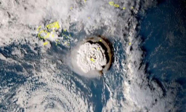 남태평양 통가 인근 해저 화산 대폭발 모습 VIDEO: Tonga underwater volcanic eruption creates tsunami waves