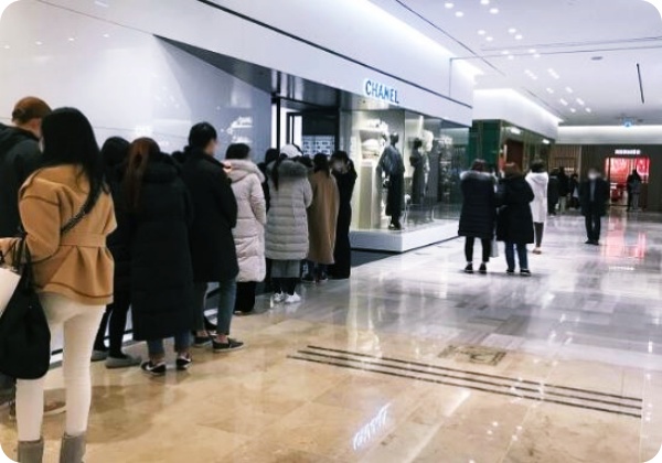 샤넬·루이비통·에르메스 등 명품, '코로나 무풍지대'...이대로 괜찮은가?