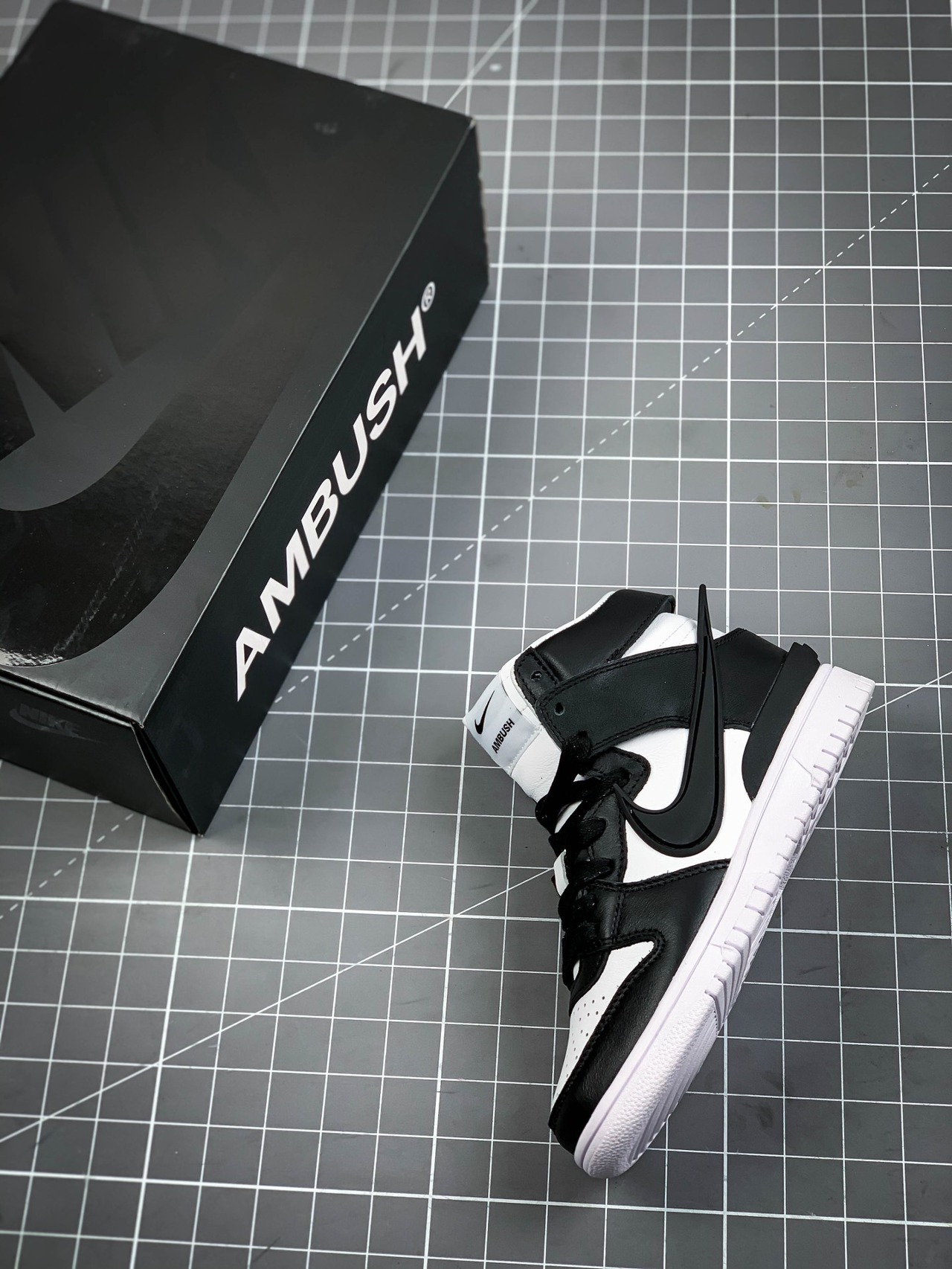  [NIKE x AMBUSH] 나이키 X 엠부쉬 덩크 하이 블랙 화이트 BALCK WHITE CU7544-001