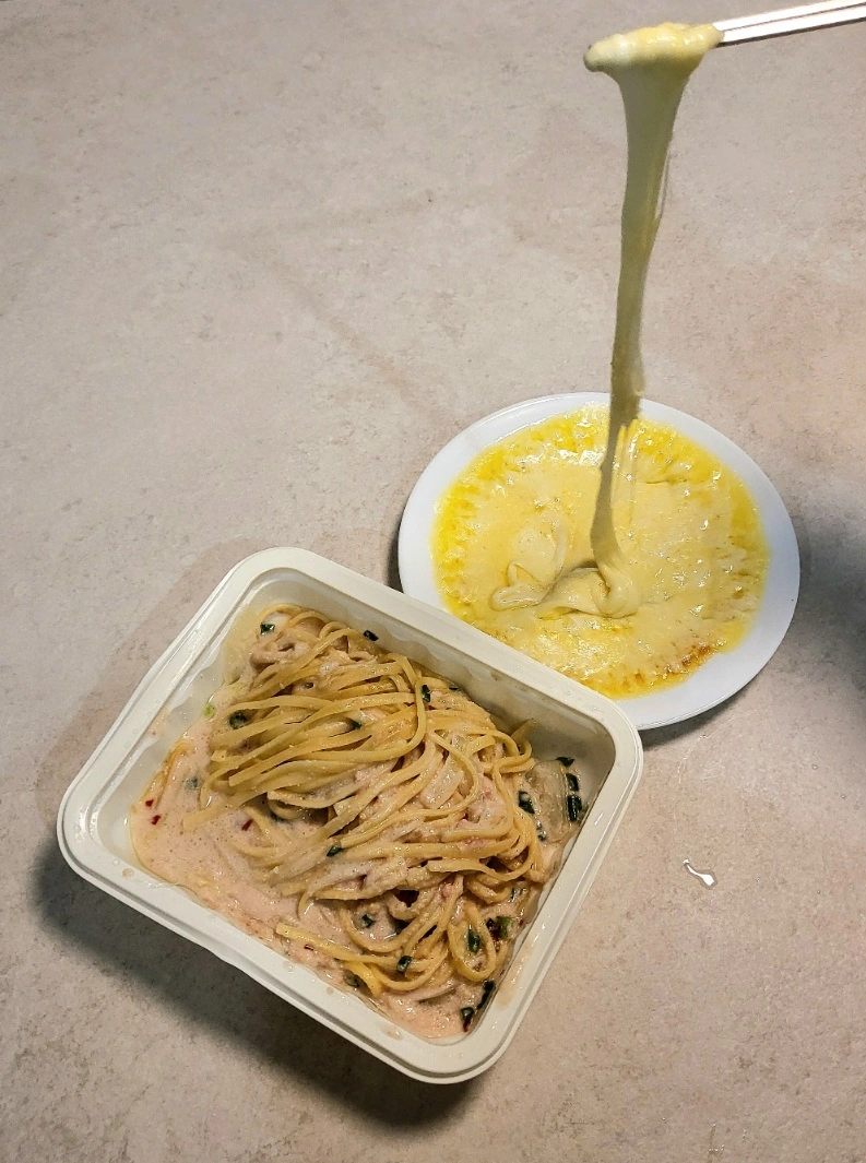 파리바게트 간편식 명란톡톡 크림파스타와 모짜렐라 치즈 조합