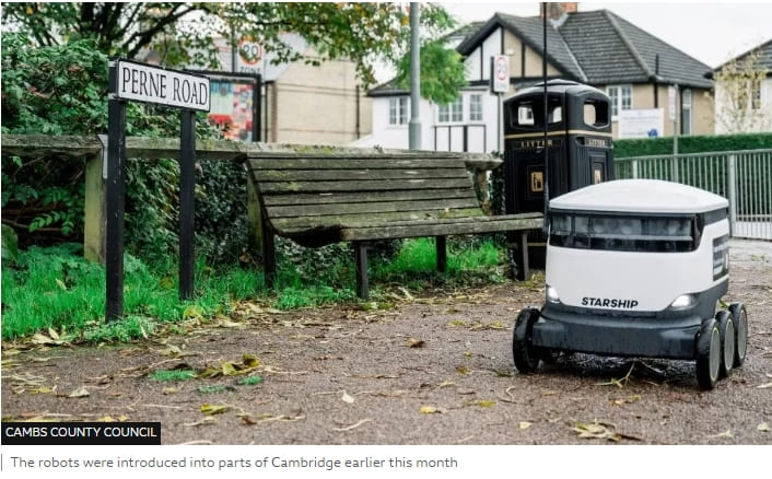 추운데도 신호지키려는 배달로봇들 VIDEO: Cambridge delivery robots form orderly queue at traffic lights