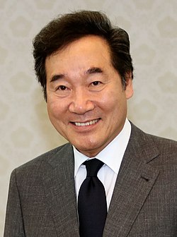  이낙연 평산마을 시위 적극 대처해야 경찰 업무 태만 이제야 바른 말 문재인 전 대통령 사저 앞 시위를 중단해 달라고 거듭 요청 집회와 시위의 자유는 우리 민주화의 결실 어느쪽 시위?