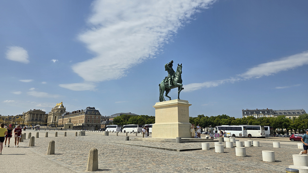 루이 14세 기마상 (Equestrian statue of Louis XIV)