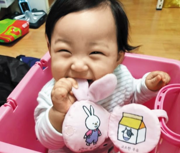  가게 홍보하고 굿즈 팔고..‘정인아 미안해’로 돈버는 이들