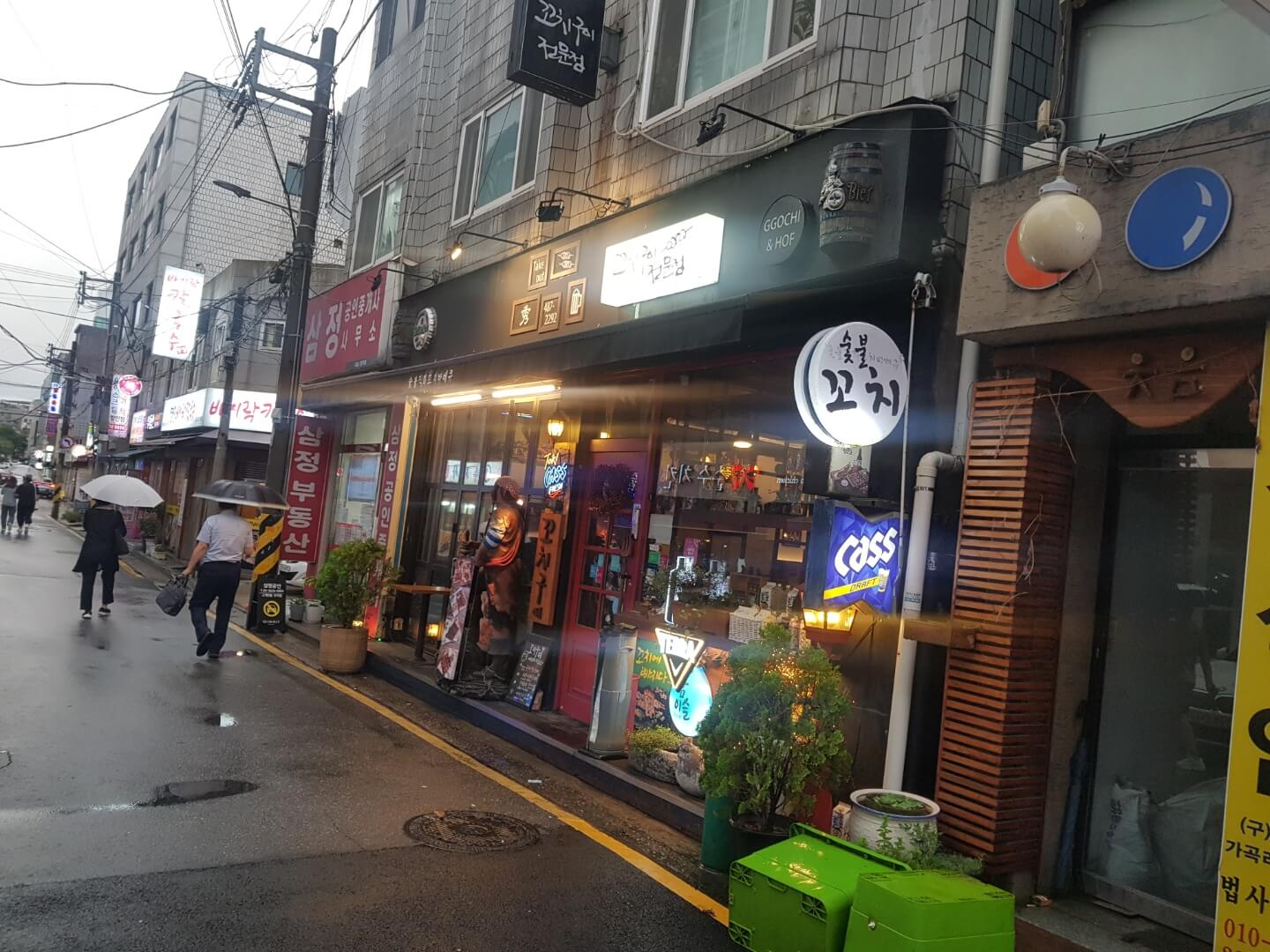 강동구 굽은다리역 맛집 숯불직화꼬치바베큐 위치 리뷰 크림 생맥주&#44; 꼬치 맛집