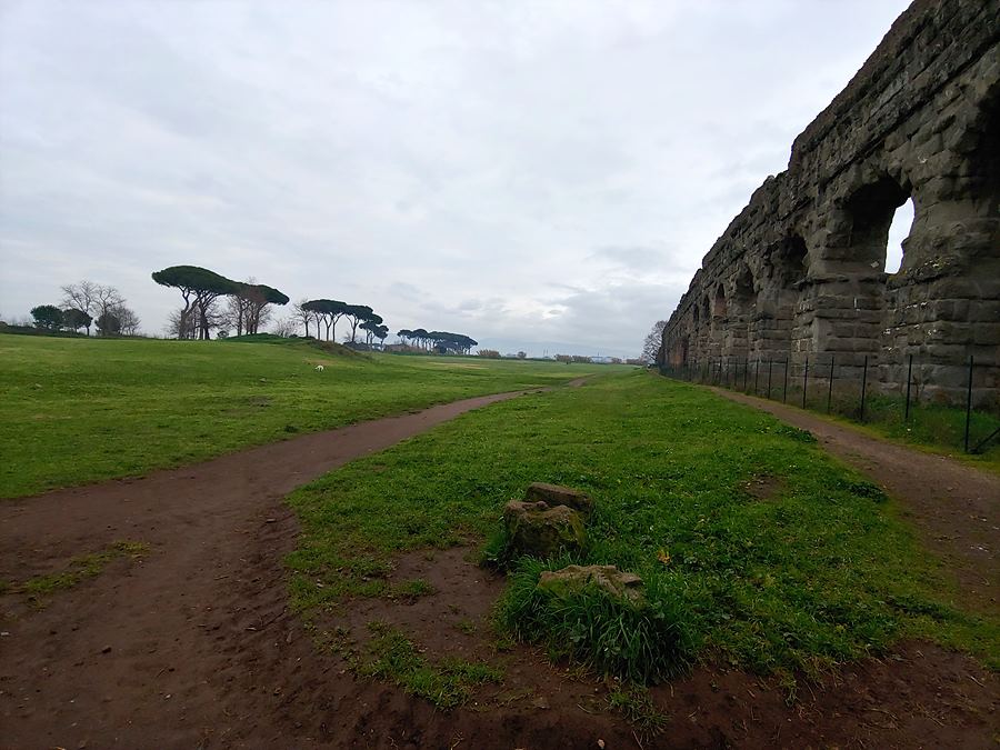 Parco degli Acquedotti 로마 외곽의 수도교가 보존되어 있는 곳. 굉장히 멋지고 좋았다.
