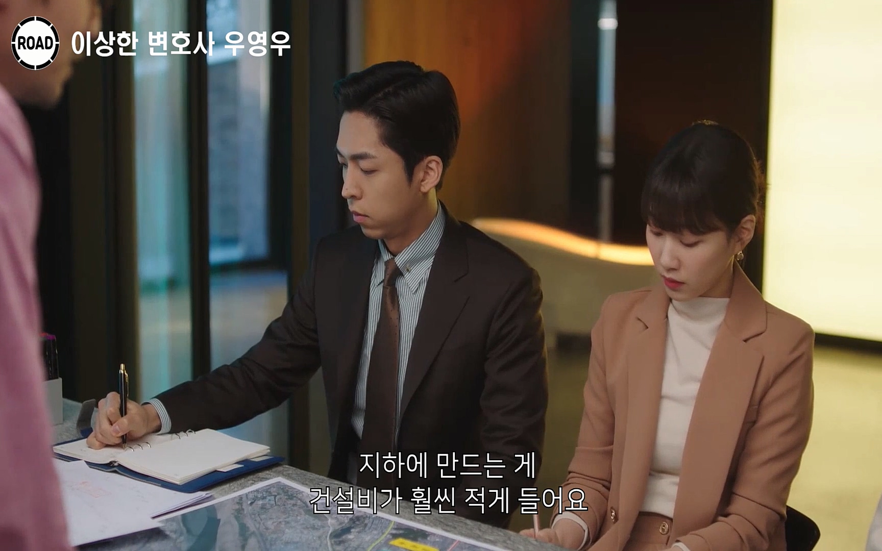 신선한 소재와 깔끔한 전개, 아름다운 결말로 시청율 신기록 세우며 전 세계인의 마음을 울린??이상한 변호사 우영우??시즌1, 《1~16화》 한방에 몰아보기.mp4_20220824_140927.363.jpg