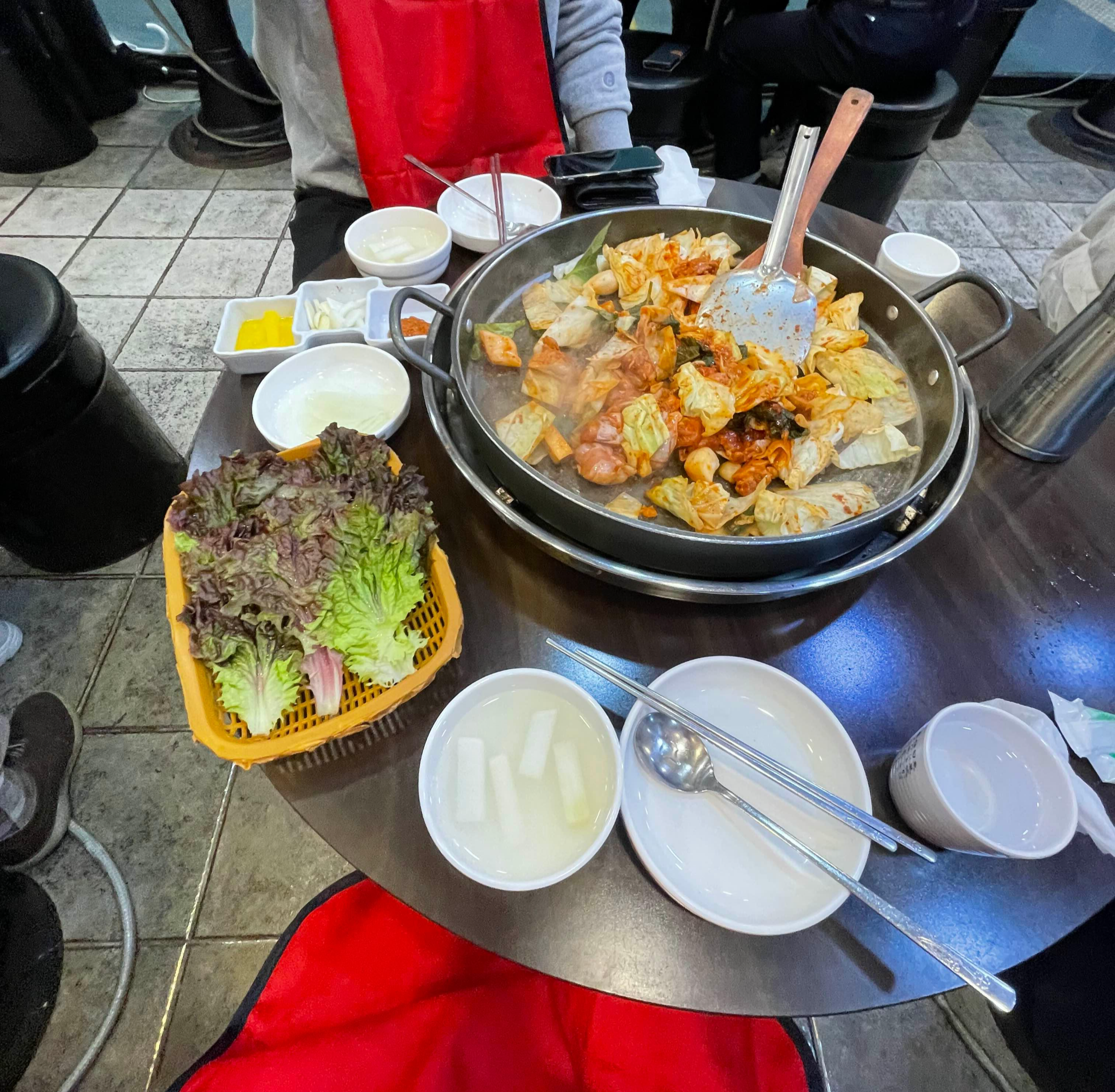 Myeongpumcheolpandakgalbidangdongjeom (명품철판닭갈비당동점) 2