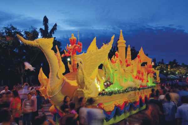 촛불 축제 (Ubon Ratchathanu Candle Festival)