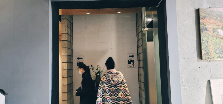 필례온천 남탕,여탕 입구