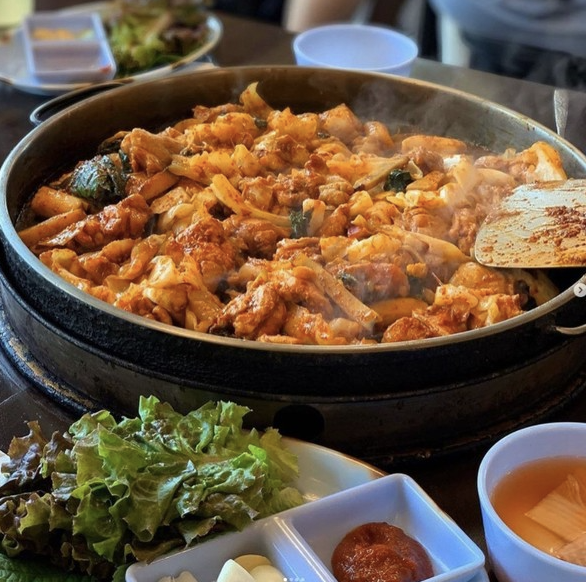 춘천-닭갈비-맛집-추천-베스트-리스트-모음-가볼만한곳-통나무집-토담숯불-춘천본가-막국수-골목