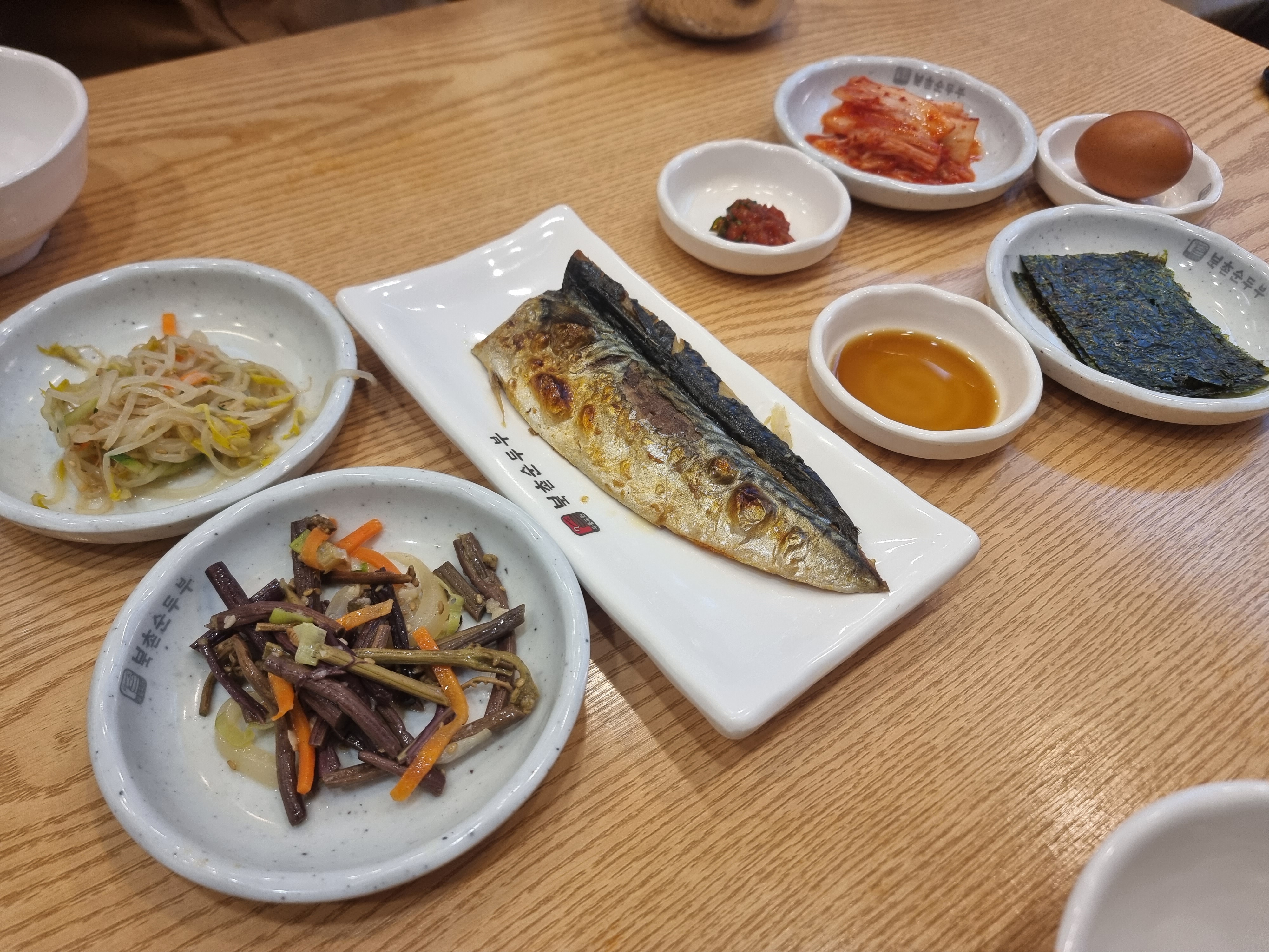 두릉도원 북촌순두부 & 쭈꾸미 기본 반찬