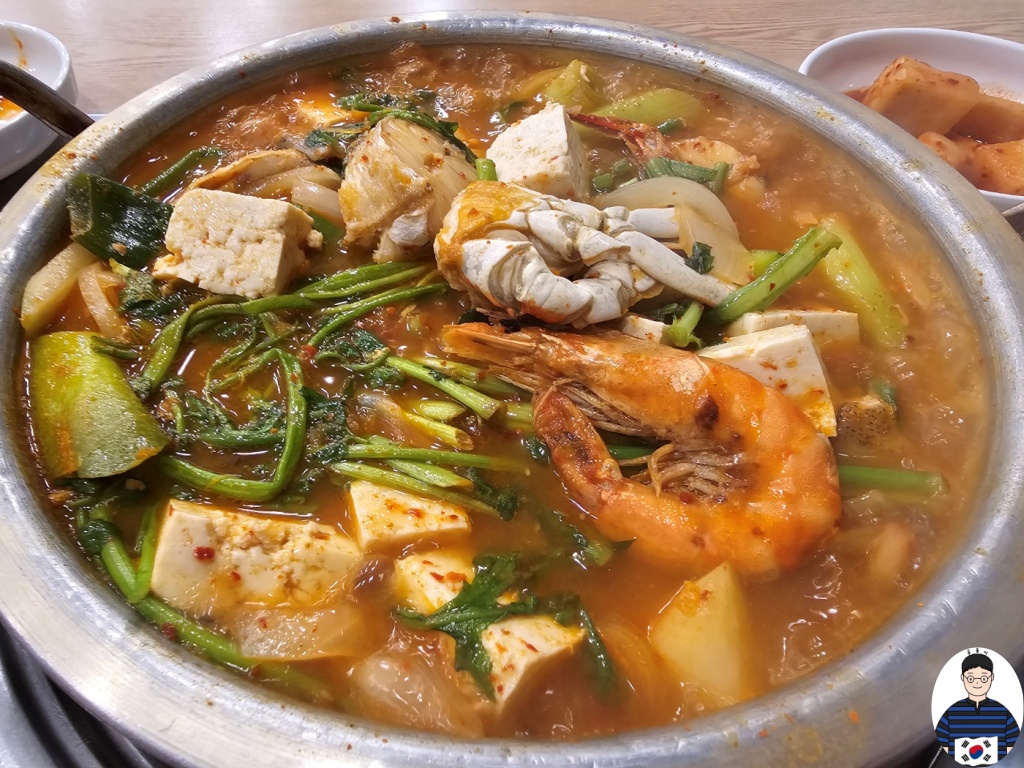 Gatjieun naembibapsang (갓지은 냄비밥상) 1