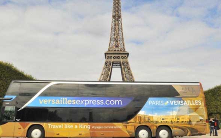 에펠탑-앞에-정차중-Versailles-Express-셔틀버스-보여주-사진