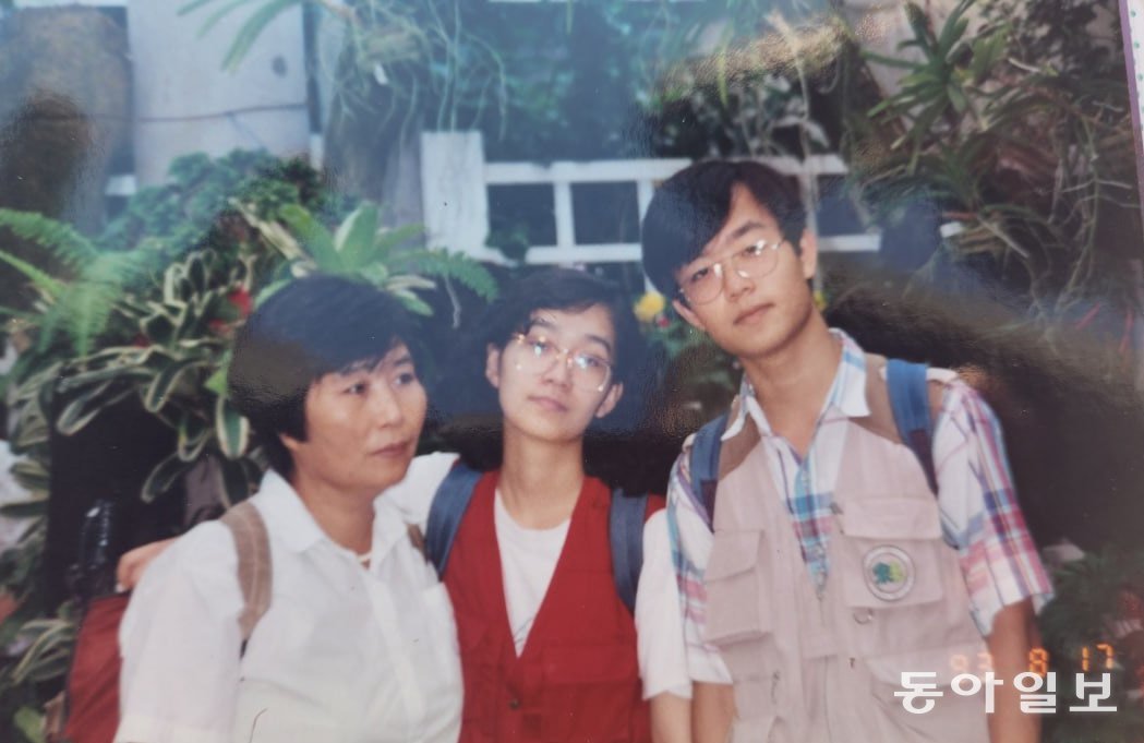 한강 작가의 어릴적 사진들 5