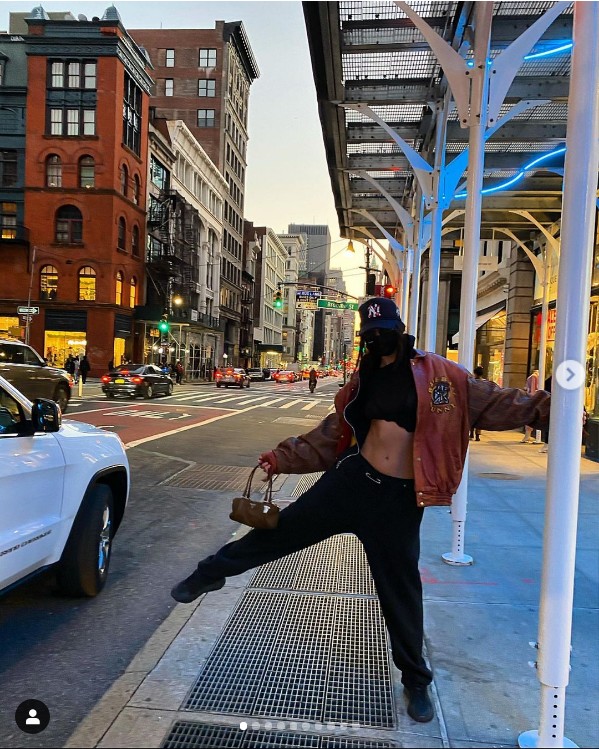  벨라하디드 Bella Hadid 인스타그램에서  love with New York City! 뉴욕 사랑사랑~