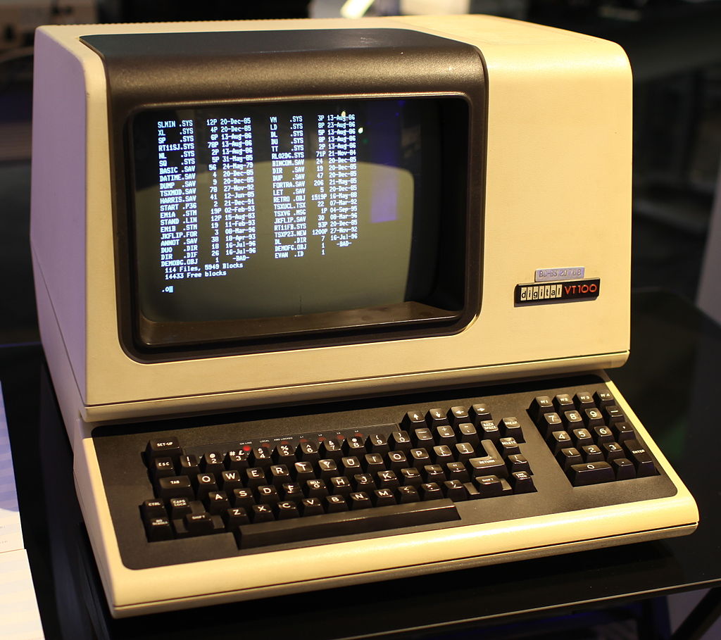 1978년 DEC이 출시한 VT100과 CLI 프로그램