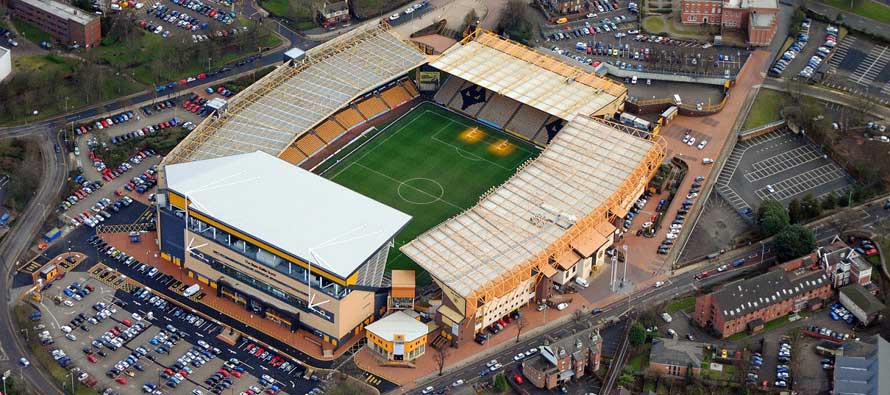 Molineux - Wolverhampton Wanderes.jpg