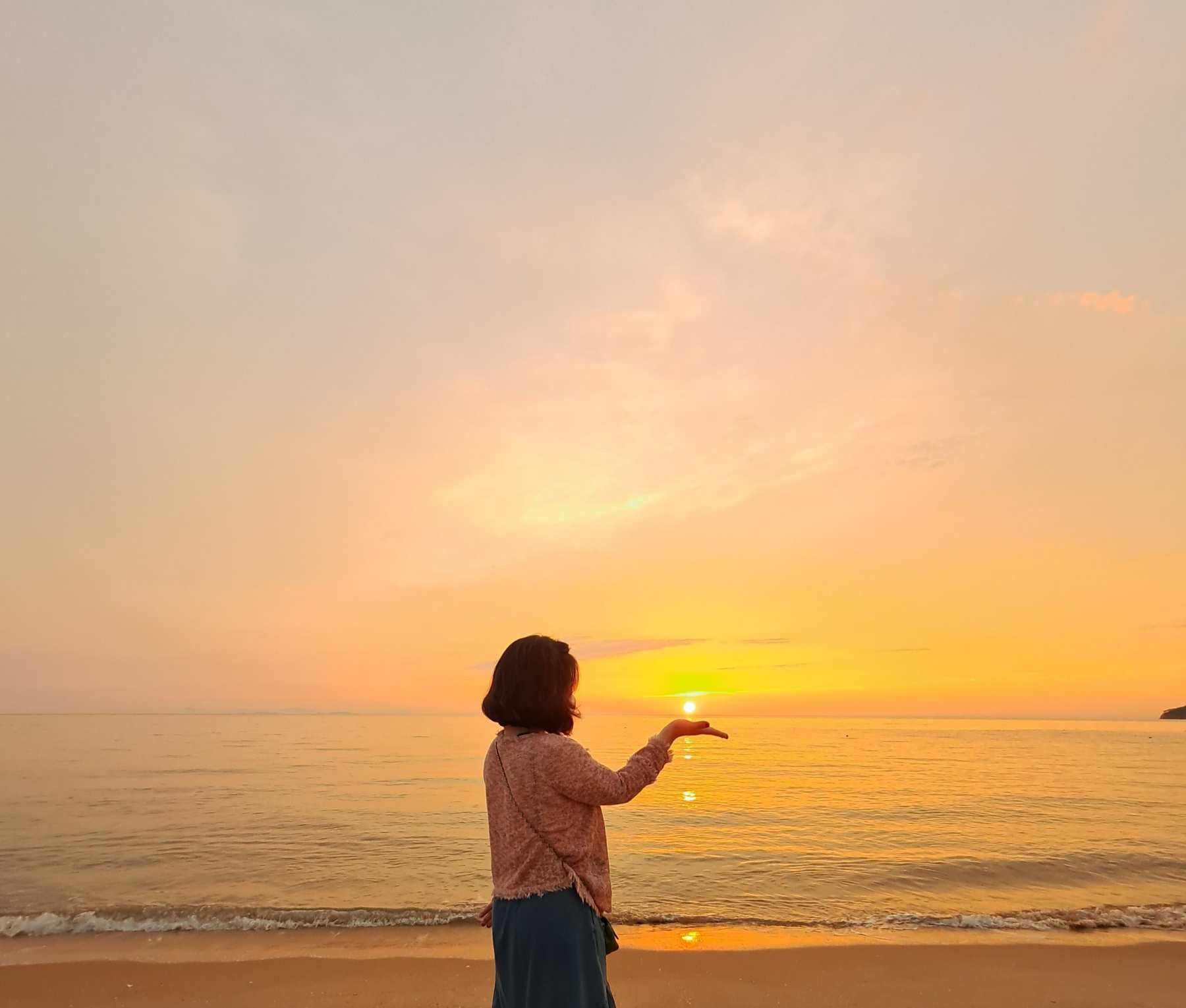 서산으로 기우는 해를 내 손에