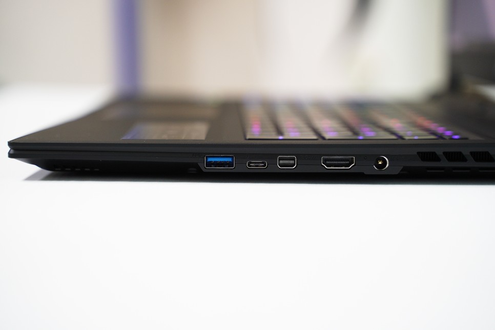 그래픽 작업용 AERO 17 HDR XD 15