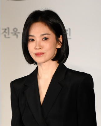 공식석상에 참여한 송혜교