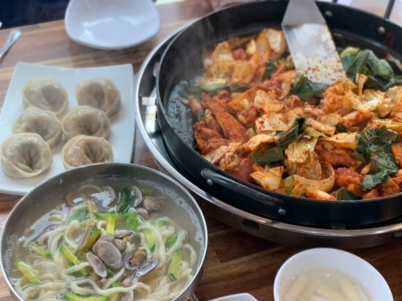 만두랑 닭갈비랑 이미지