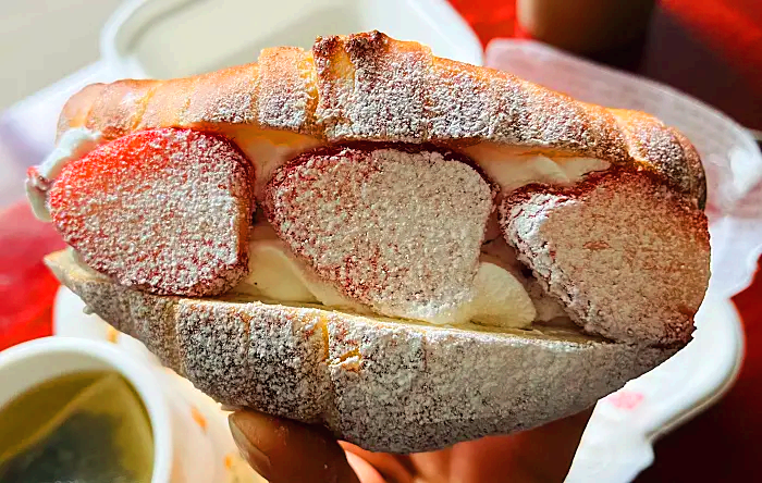 파파비 딸기생크림소금빵