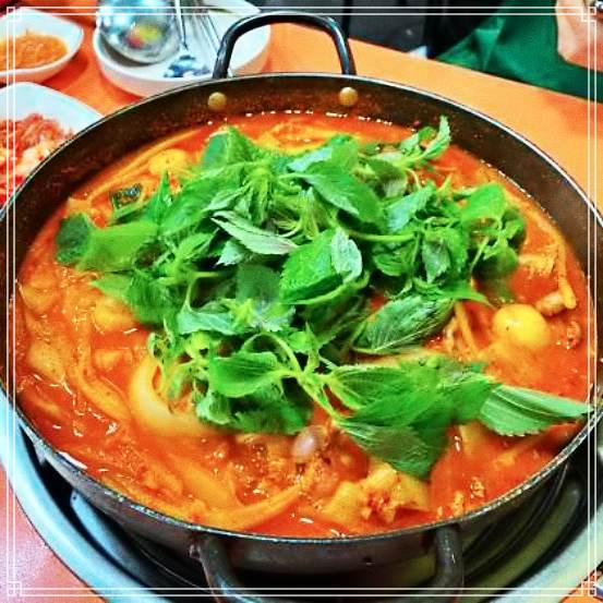  생방송 오늘저녁 신당 중앙시장 닭내장탕 가게 10월10일 시장이 반찬 왕족발 불족발 미니 족발 가격 위치 어디