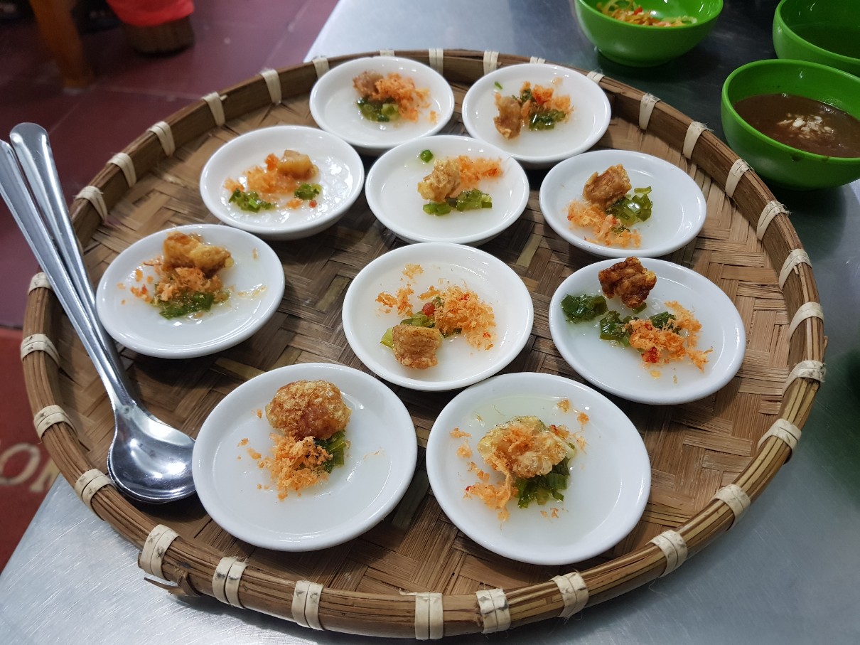 호치민 빈탄군 로컬 맛집 베트남 중부 음식 전문점 Quan Hue O Man - Banh Beo