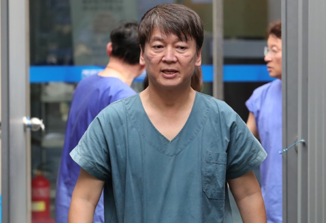  안철수 의사 부부 진료 자원봉사
