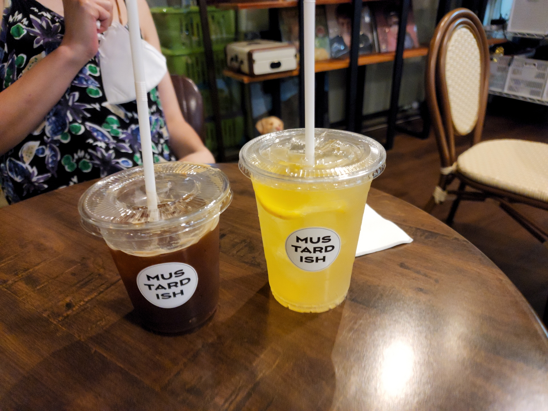  통로 근처 꼭꼭 숨어있는 작은 카페, Coffee Mustardish