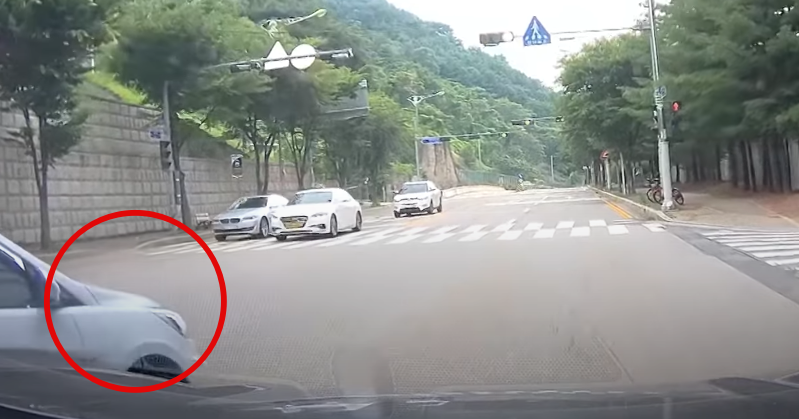  신호대기 3초 아끼려다 일어난 대참사(+영상포함)
