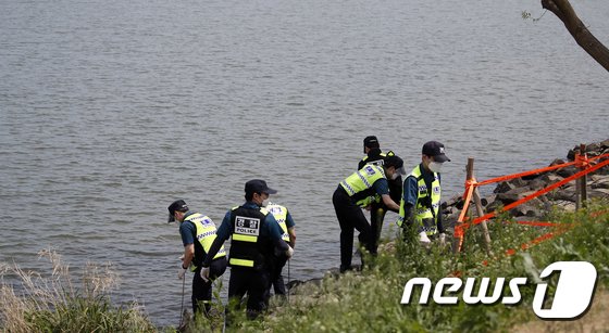  경찰 정민씨 친구 휴대폰 수색작업