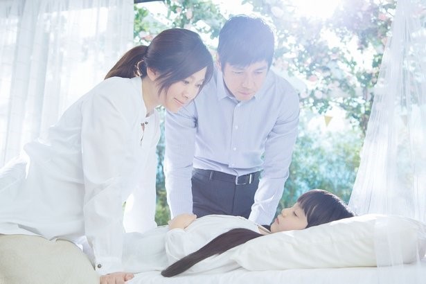  '인어가 잠든 집' 히가시노 게이고 원작 소설 영화 삶과 죽음의 경계와 현실