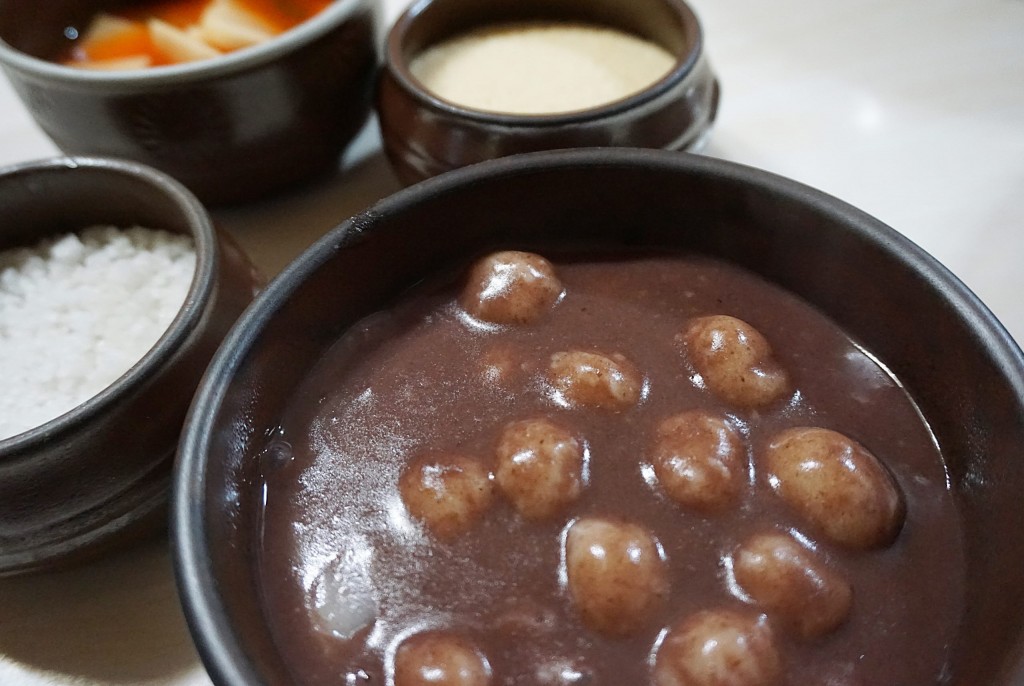 동지의 의미와 팥죽: 전통의 맛을 느끼다