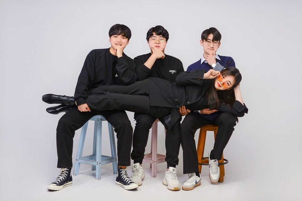 우정 짤 포즈랑 콘셉트 신경 쓰지 마세요! 광주우정사진스튜디오 9