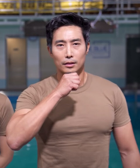  이근 프로필, 살아온 이야기, 한국군 출신이며 미국군에서 훈련 경험이 있는 그의 전문성 이야기, 먹튀 논란?