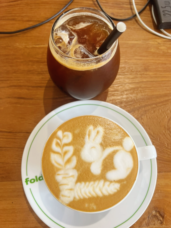 우붓의 감성카페 Fold Ubud: 야외 정원이 이쁜 세련된 쉼터