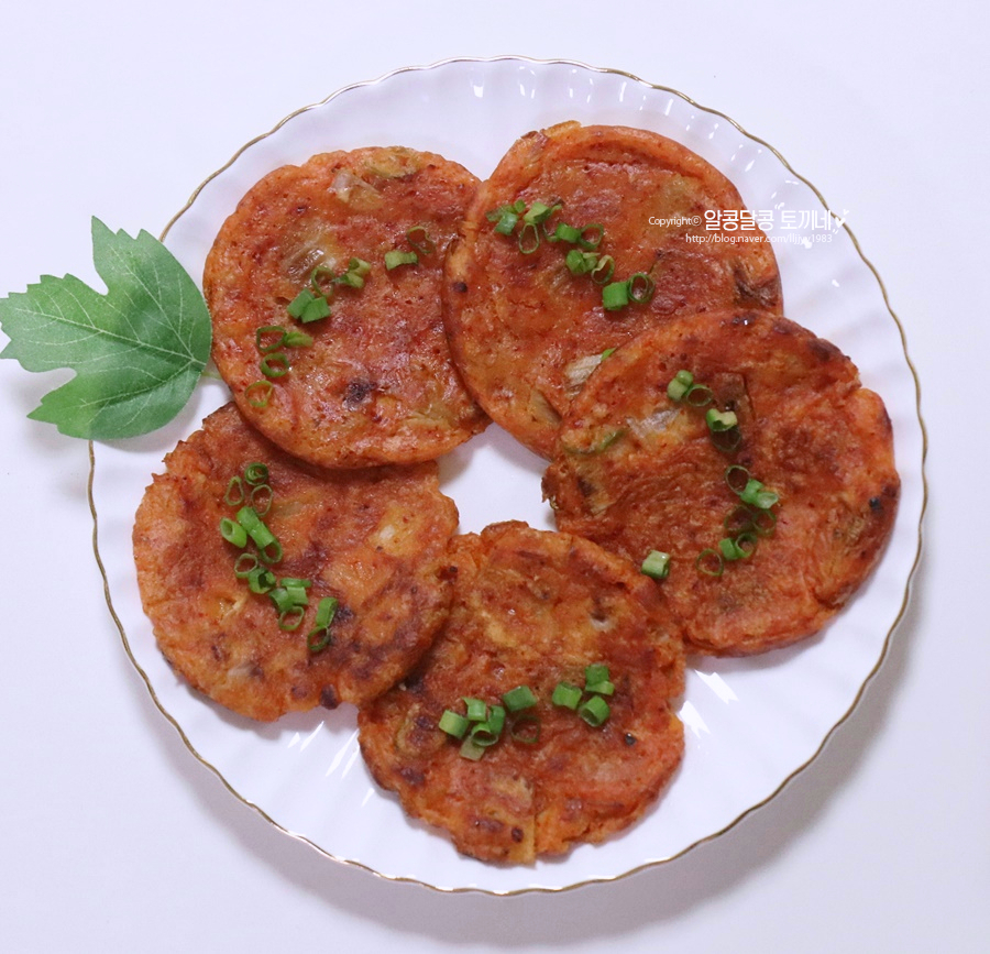 황금 레시피에 반했다! 백종원 김치전 7