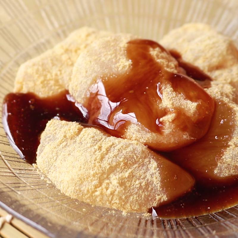  일본 교토의 전통 떡 와라비모찌(고사리 녹말 떡) 장사꾼 확성기를 그대로 따라하는 어느 스시녀