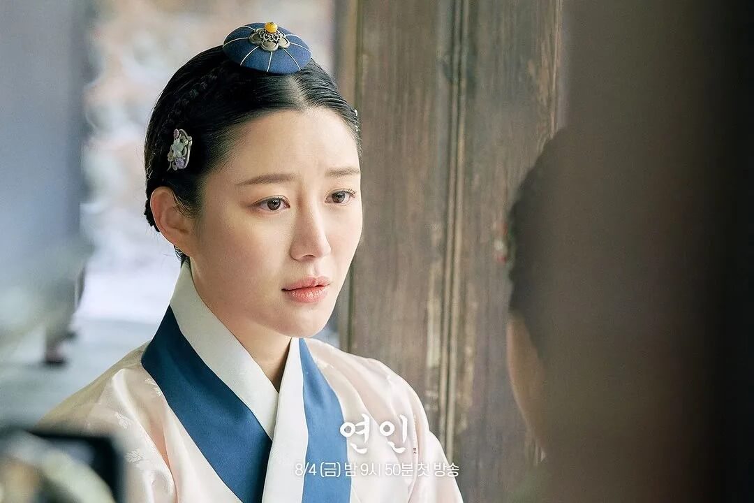 드라마 연인의 이다인의 홍보포스터1로 경은애 역을 맡았습니다.